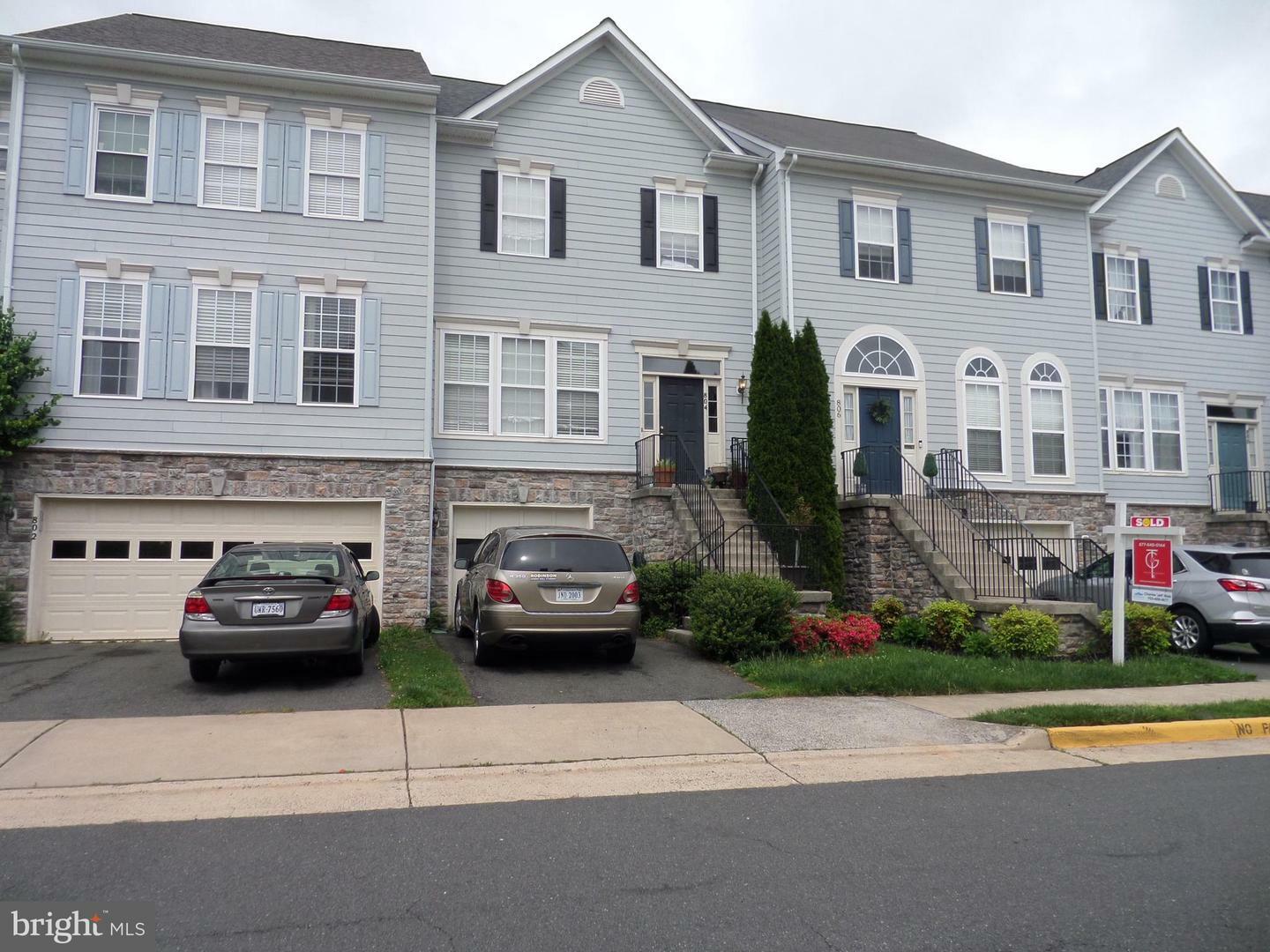 Property Photo: 804 Ferndale Terrace NE VA 20176