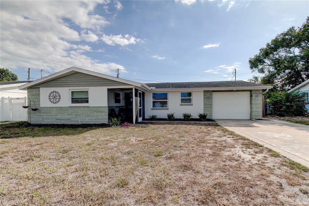 Property Photo:  1125 Royalwood Drive  FL 34690 