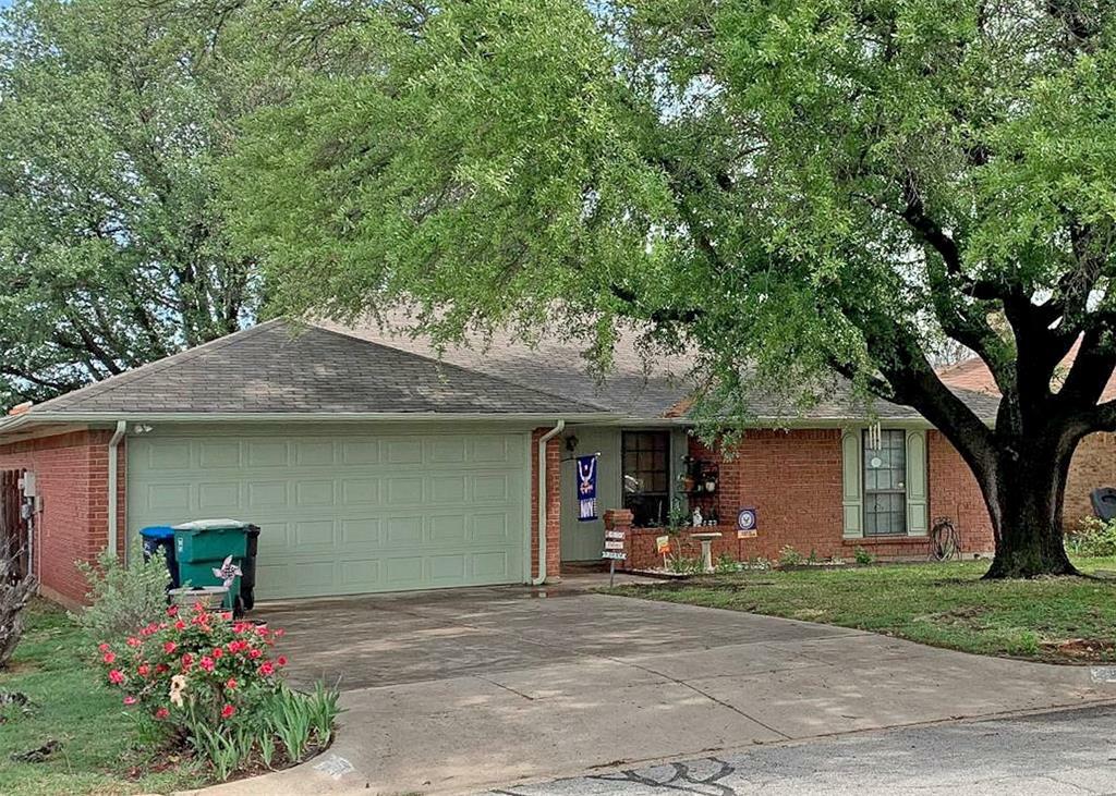 Property Photo:  2820 Whitehurst Drive  TX 76133 