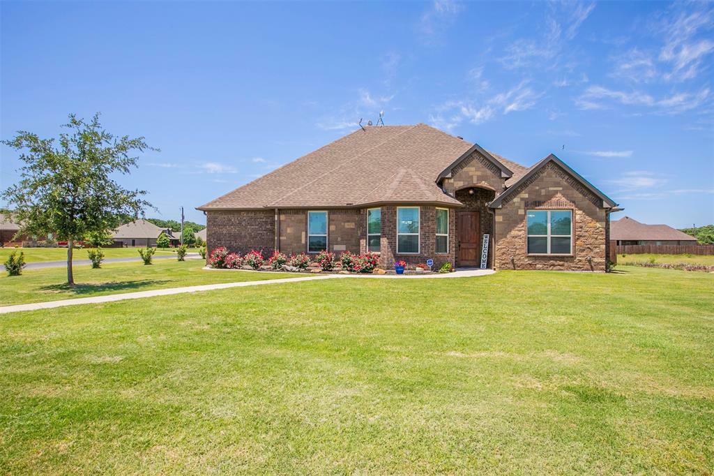Property Photo: 103 Brock Court TX 76066