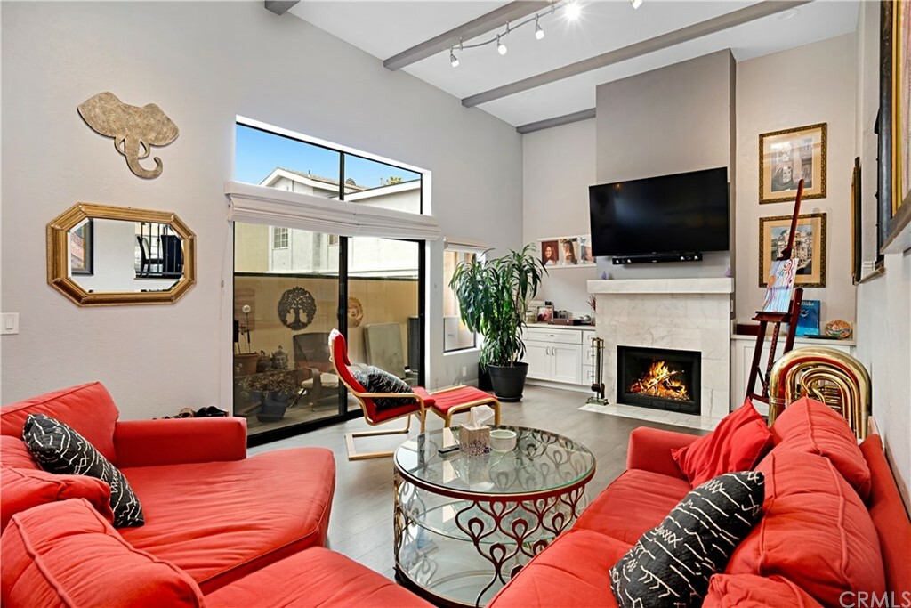 Property Photo: 721 N Irena Avenue D CA 90277