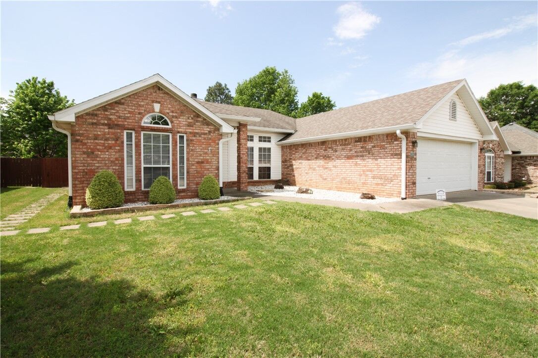 Property Photo:  3606 W Margaret Place  AR 72756 