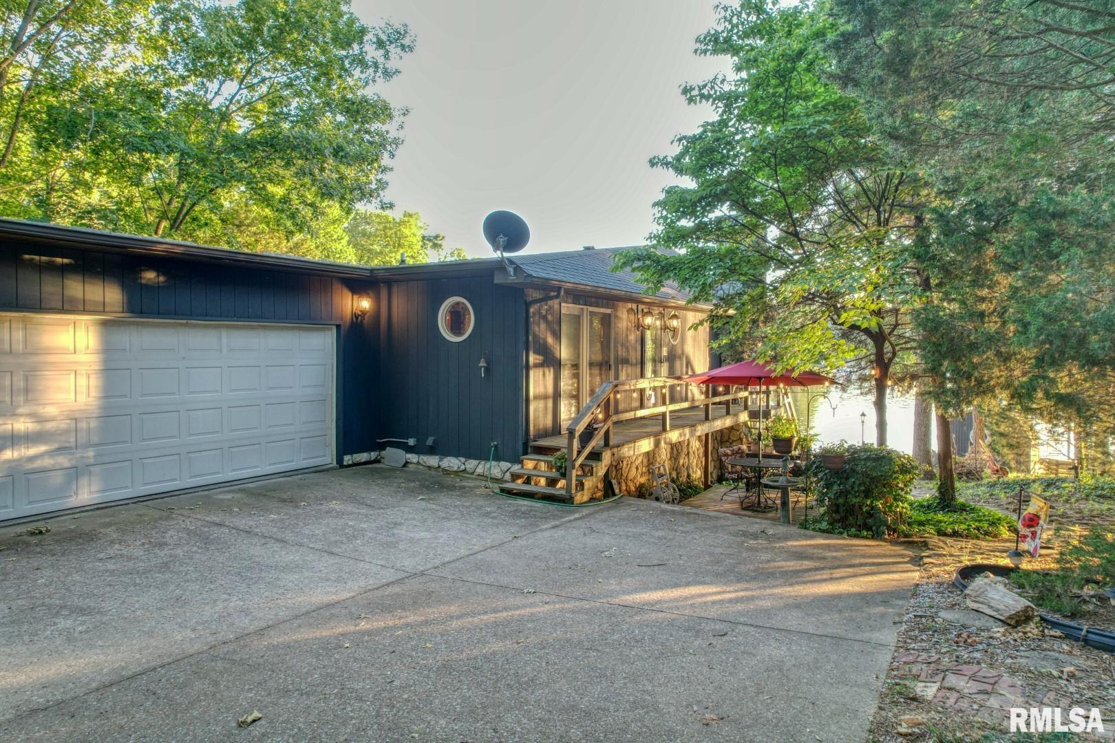 Property Photo: 65 Oak IL 62939