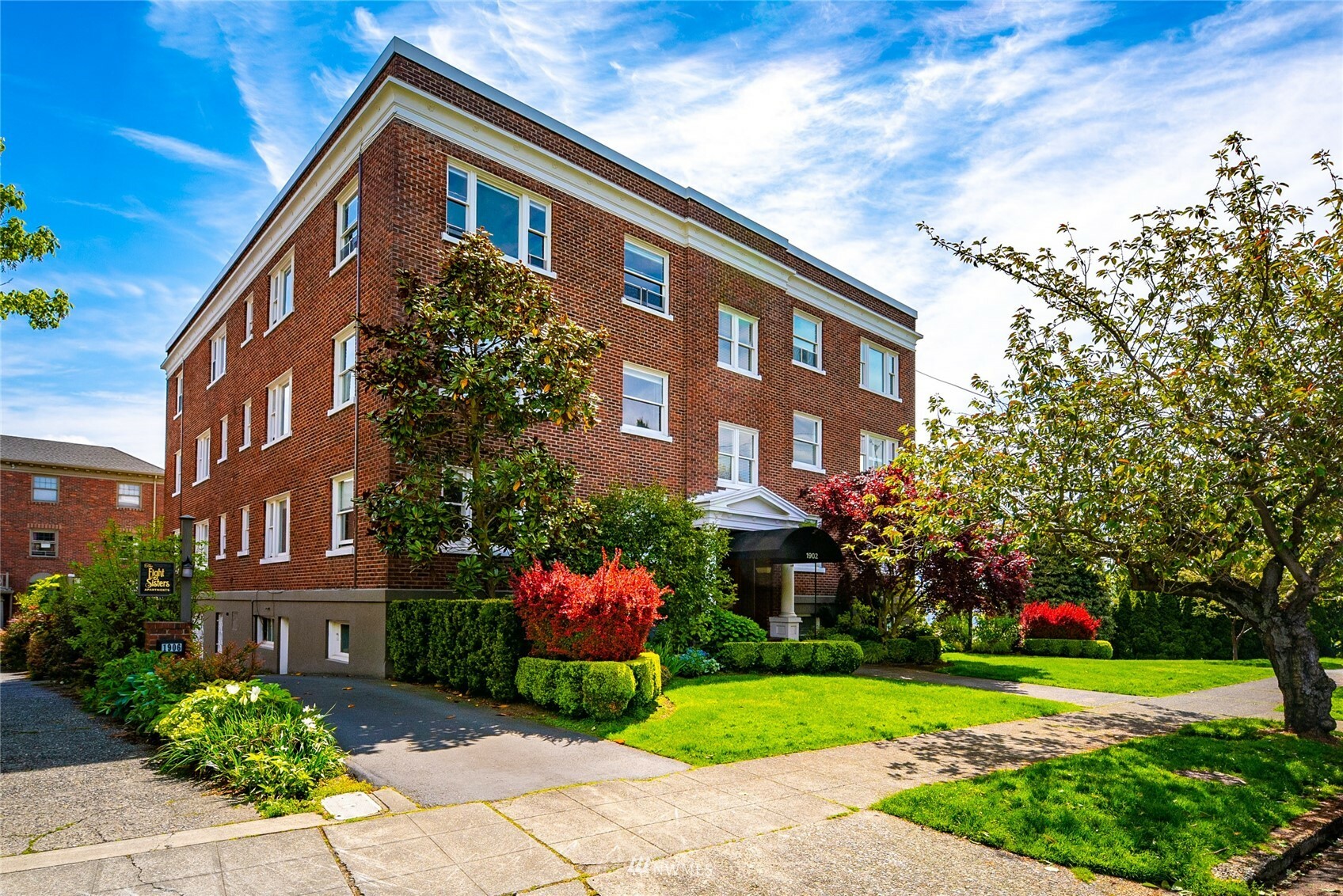 Property Photo: 1902 Bigelow Avenue N 302 WA 98109