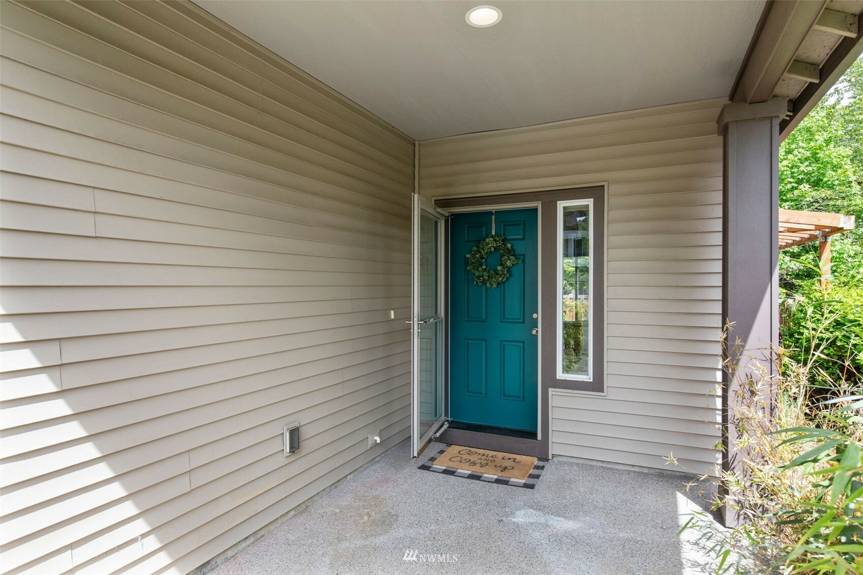 Property Photo:  1049 43rd Court NE  WA 98002 