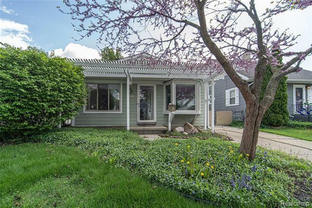 Property Photo:  2116 Buckingham Avenue  MI 48072 