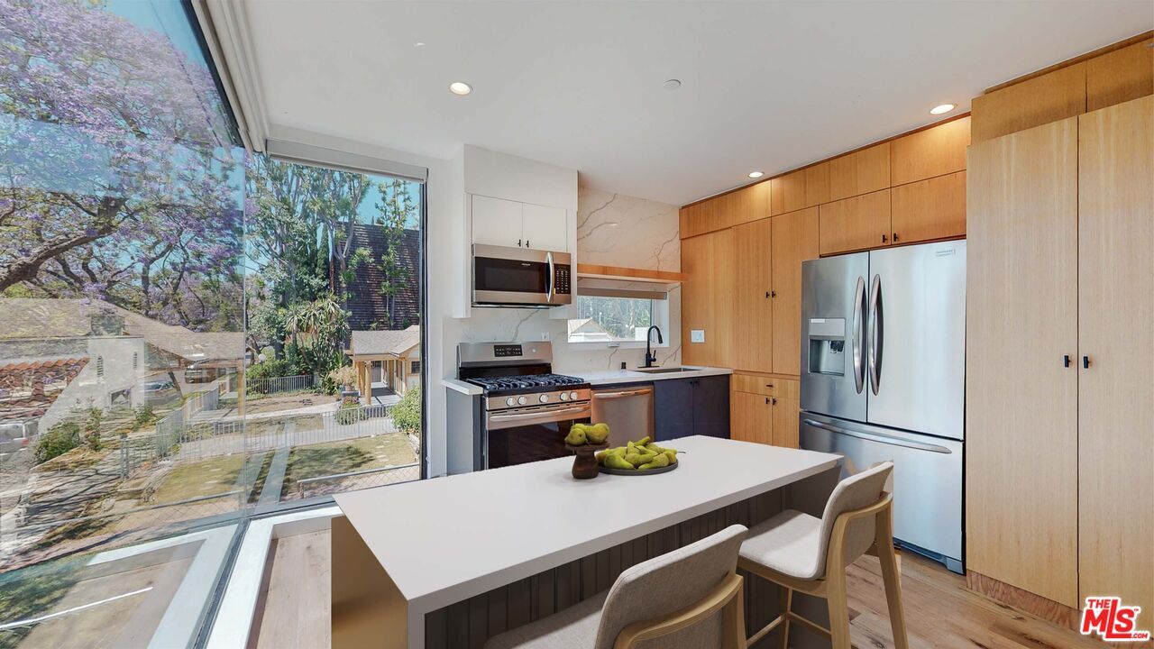 Property Photo: 6201 La Mirada Ave 2 CA 90038