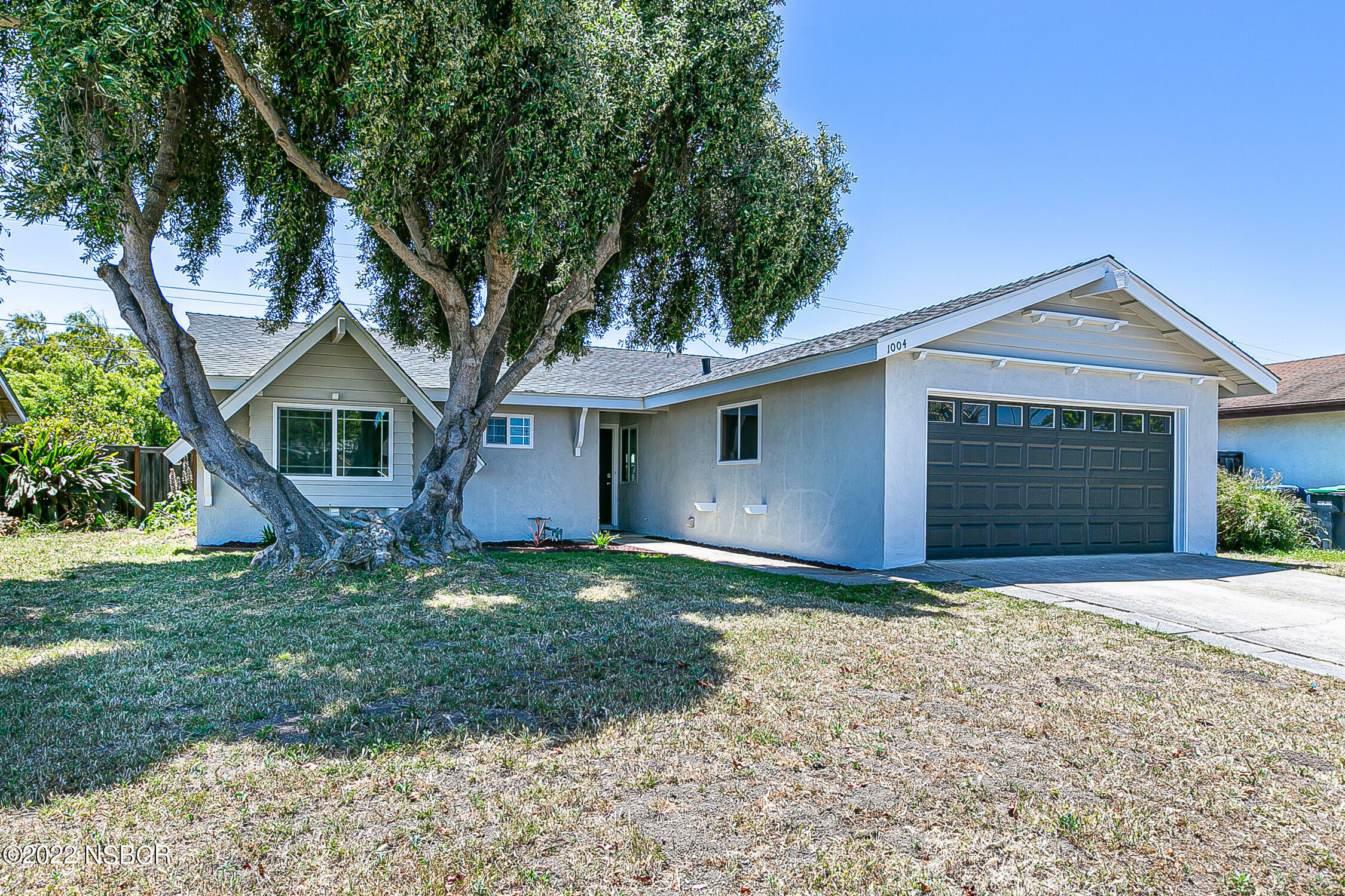 Property Photo:  1004 W Hickory Avenue  CA 93436 