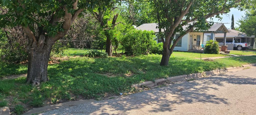 Property Photo:  710 W Hamilton Street  TX 76374 