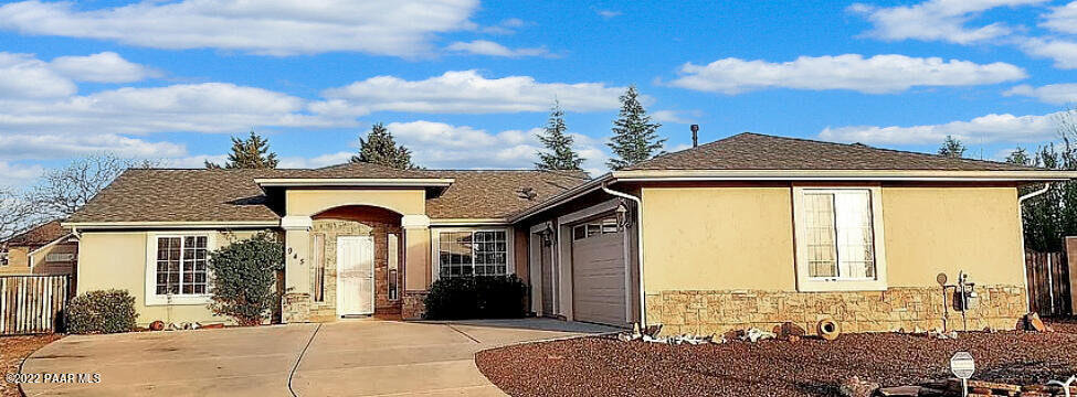 Property Photo: 945 Gables Court AZ 86323