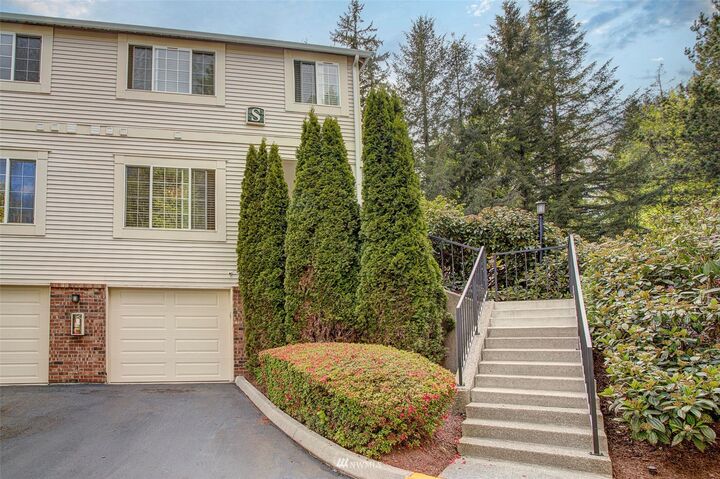 Property Photo: 10909 Avondale Road NE S-176 WA 98052