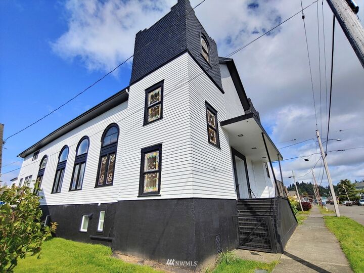 Property Photo: 402 J Street WA 98550