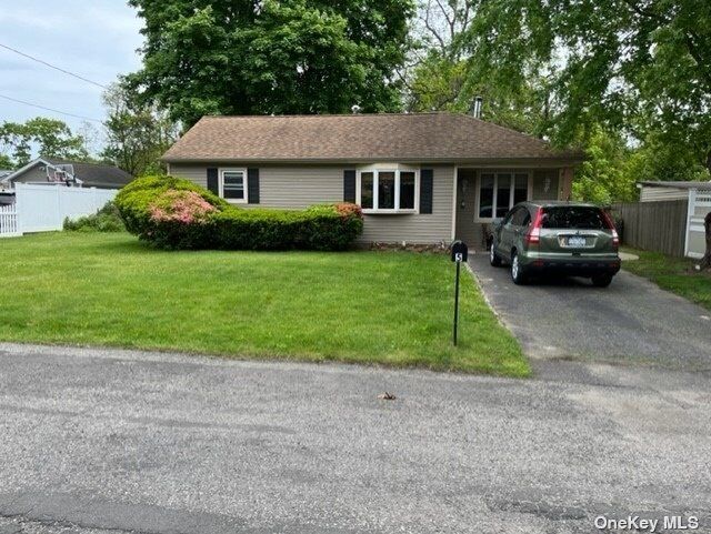 5 Brian Avenue  Holtsville NY 11742 photo