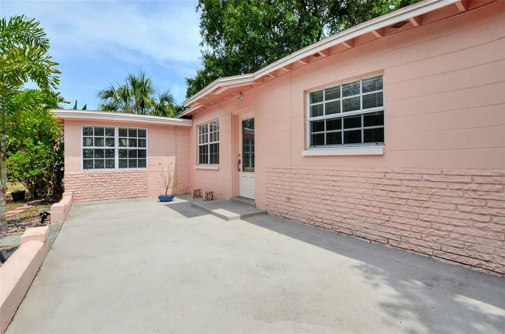 Property Photo:  3528 W McElroy Avenue  FL 33611 