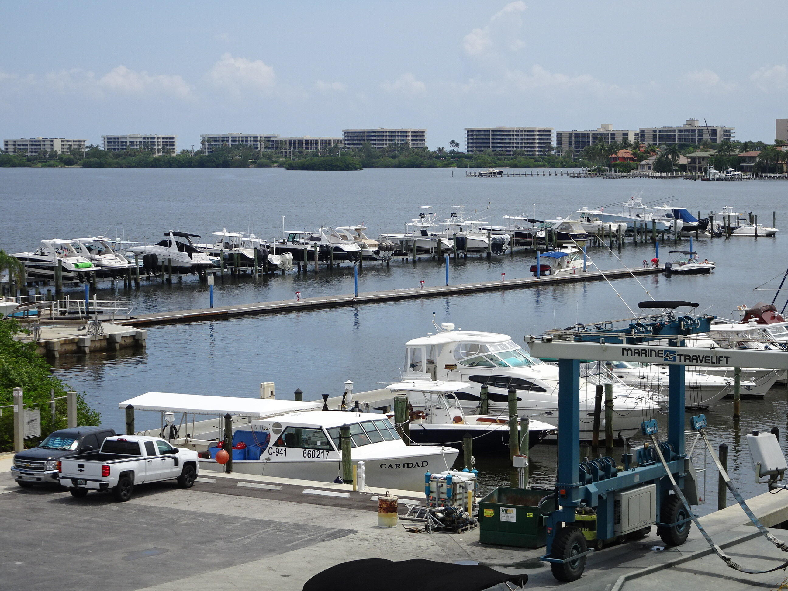 Property Photo: 806 E Windward Way 407 FL 33462