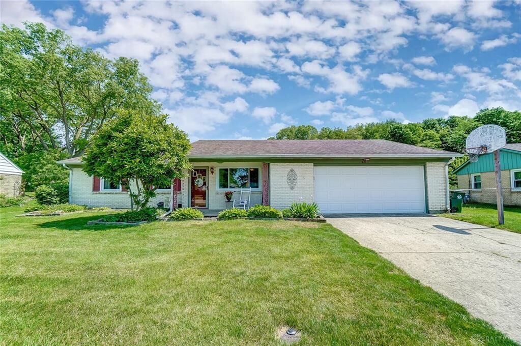 Property Photo: 637 Carriage Drive OH 45373