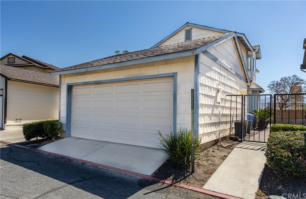 Property Photo:  4887 Village Green Way  CA 92407 