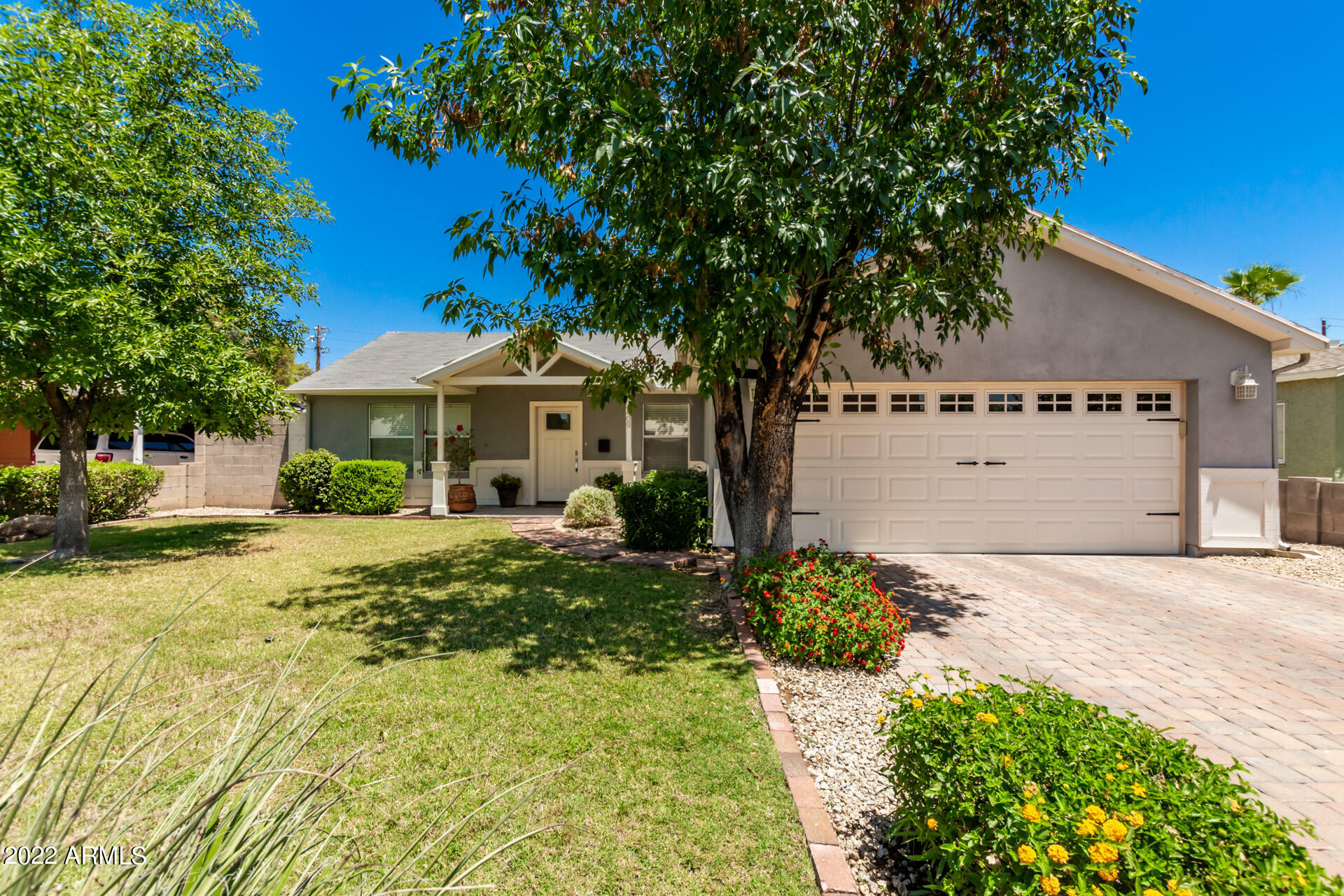 Property Photo: 4409 N 19th Place AZ 85016