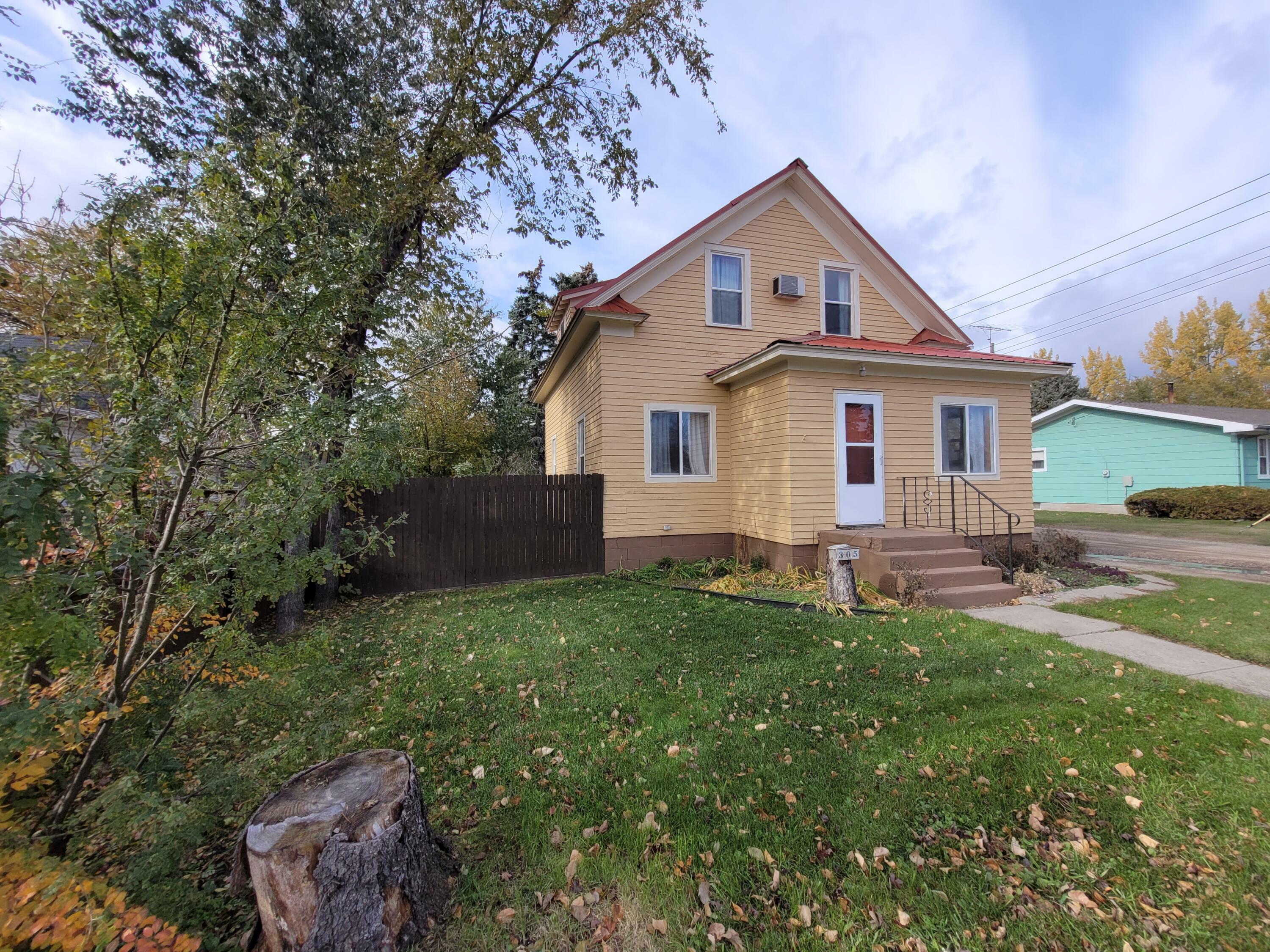 Property Photo:  305 1st Avenue N  ND 58436 