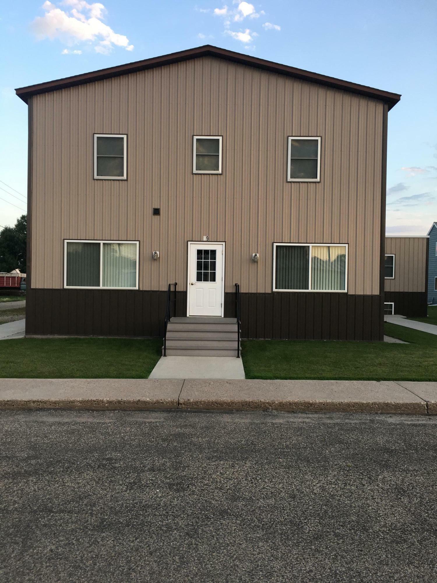 Property Photo:  19 1st Avenue SE  ND 58458 