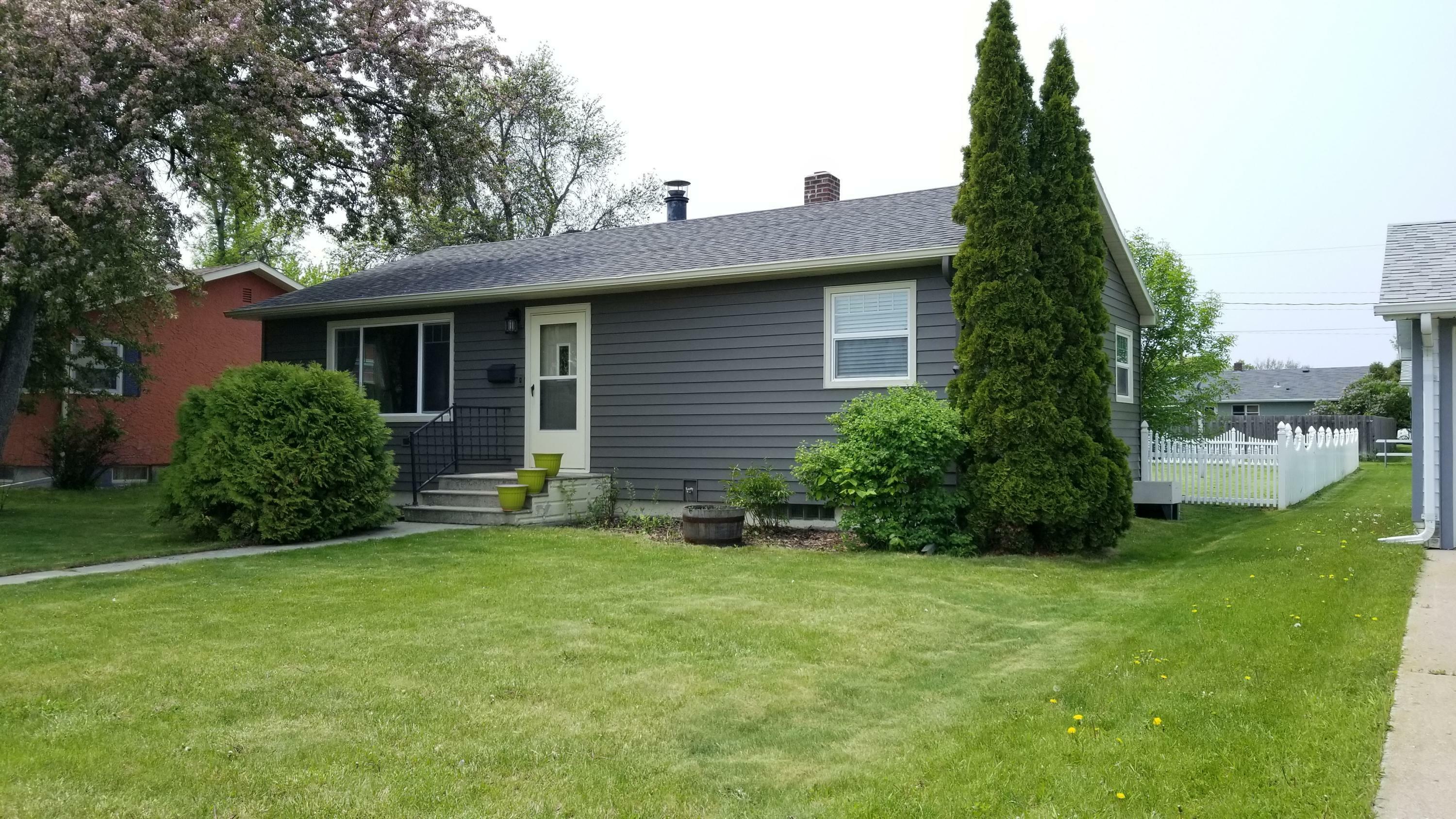 Property Photo:  313 13th Avenue NE  ND 58401 