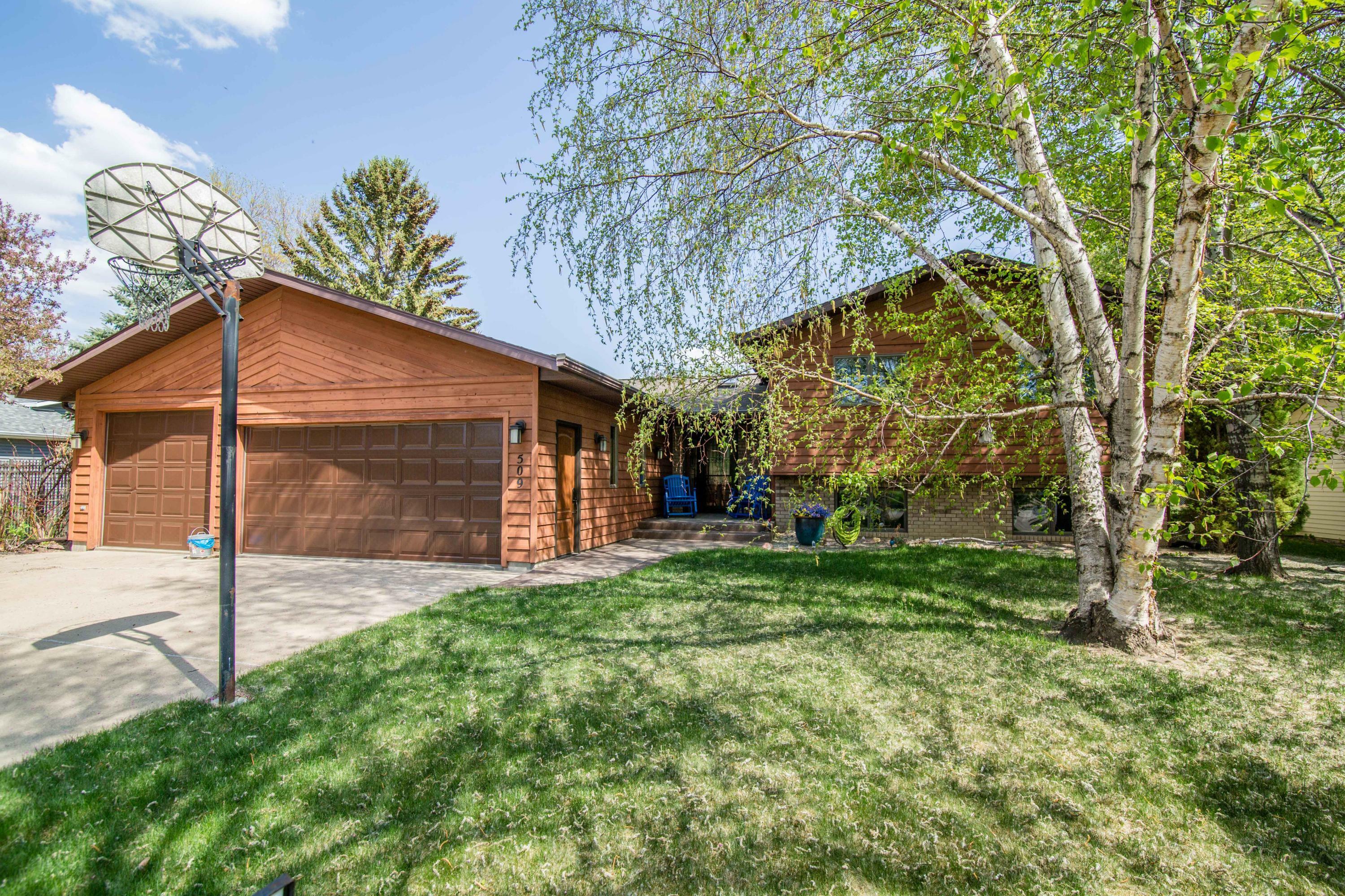 Property Photo:  509 W Wachter Avenue  ND 58504 