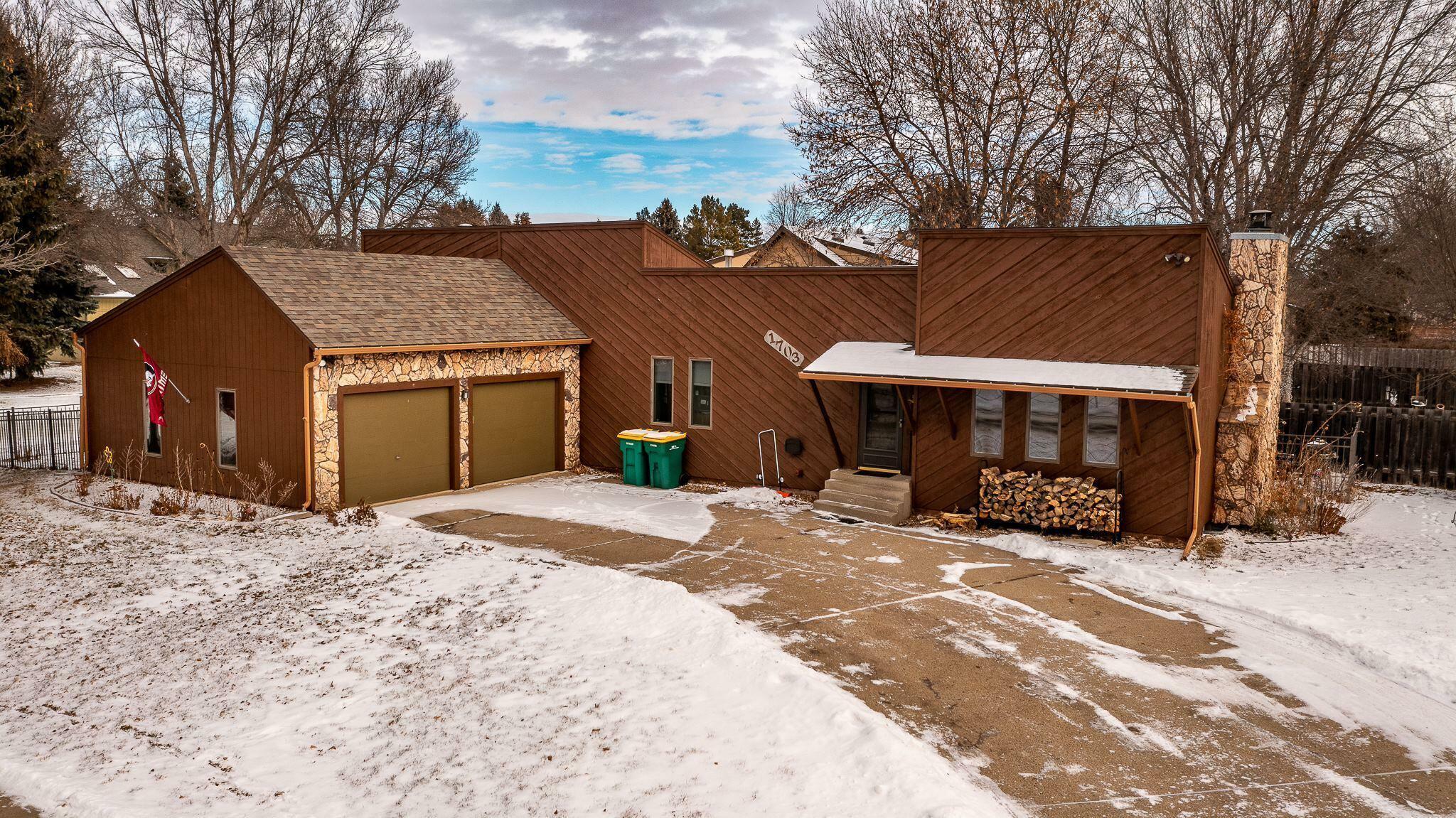 Property Photo:  1703 S Reno Dr. Drive  ND 58504 