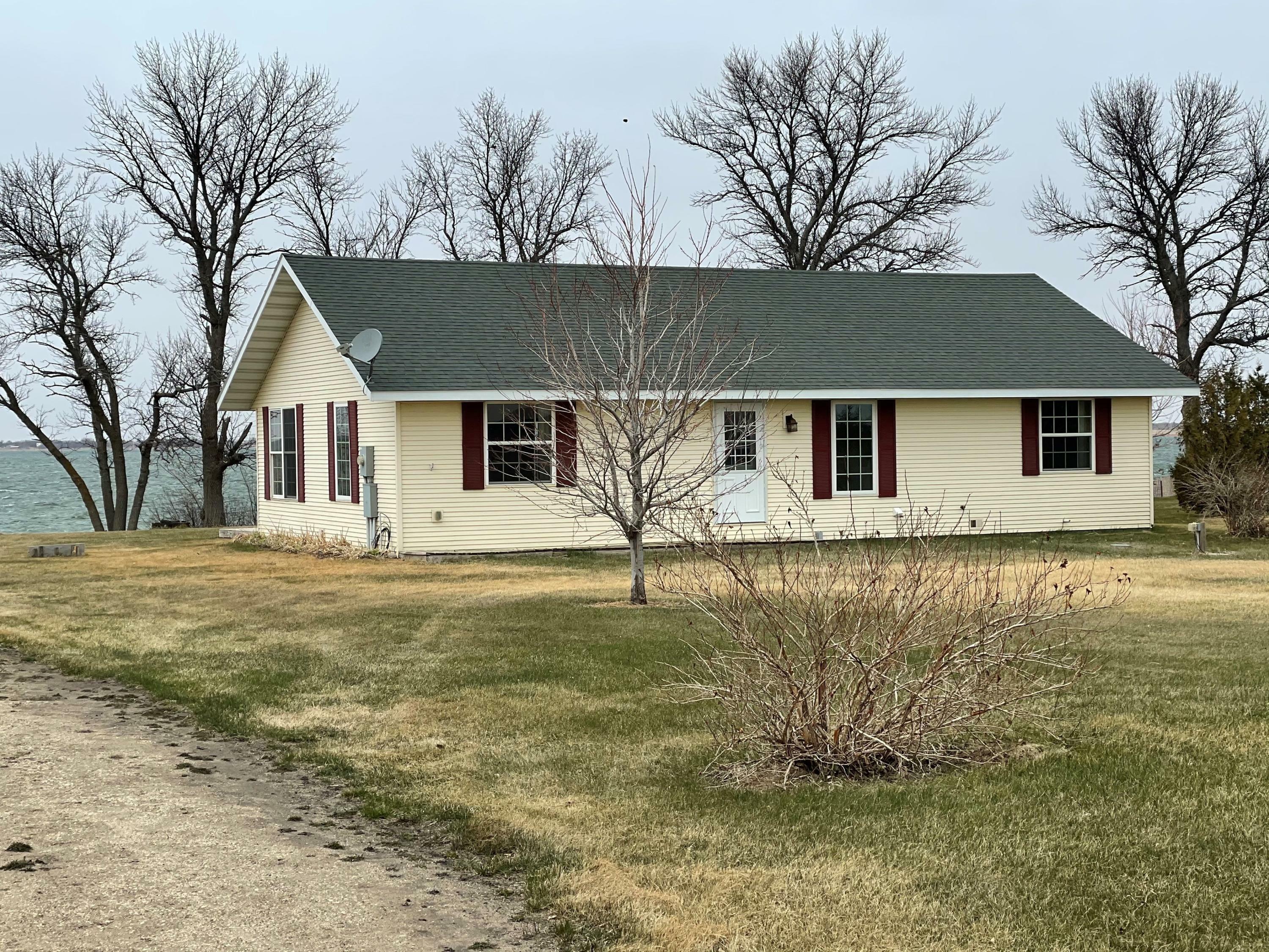 Property Photo:  1905 Prairiewood Lane  ND 58381 