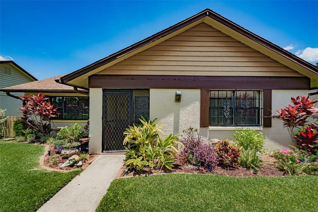 Property Photo: 2621 Laurelwood Drive FL 33763