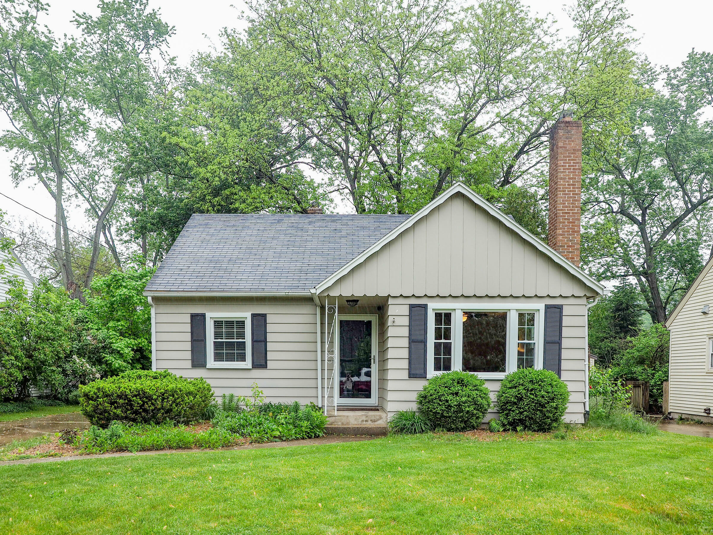 Property Photo:  3821 Oakridge Drive  MI 49008 