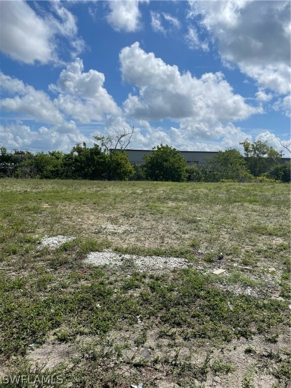 Property Photo:  1039 SE 10th Street  FL 33990 