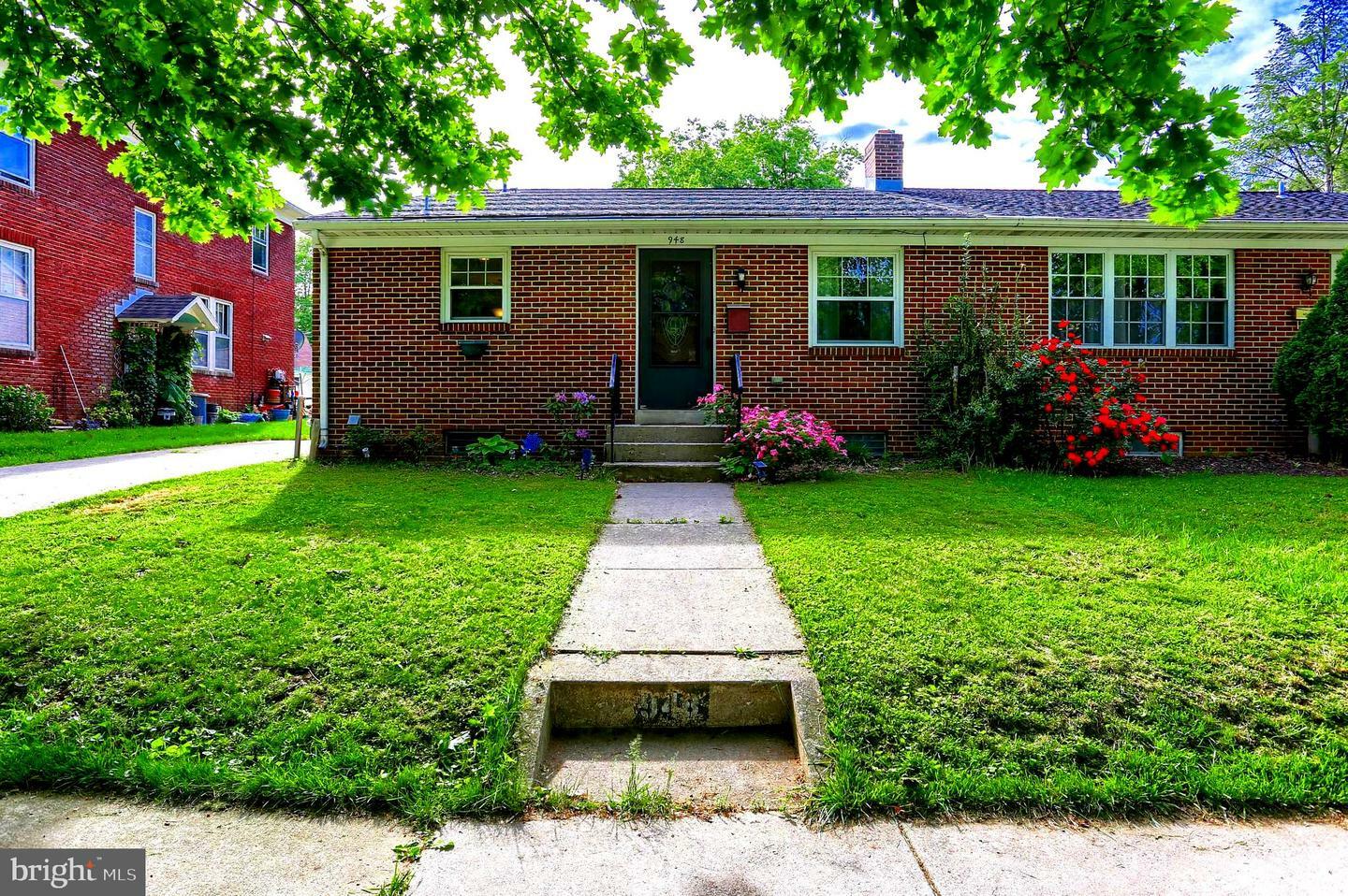 Property Photo:  948 E Walnut Street  PA 17331 