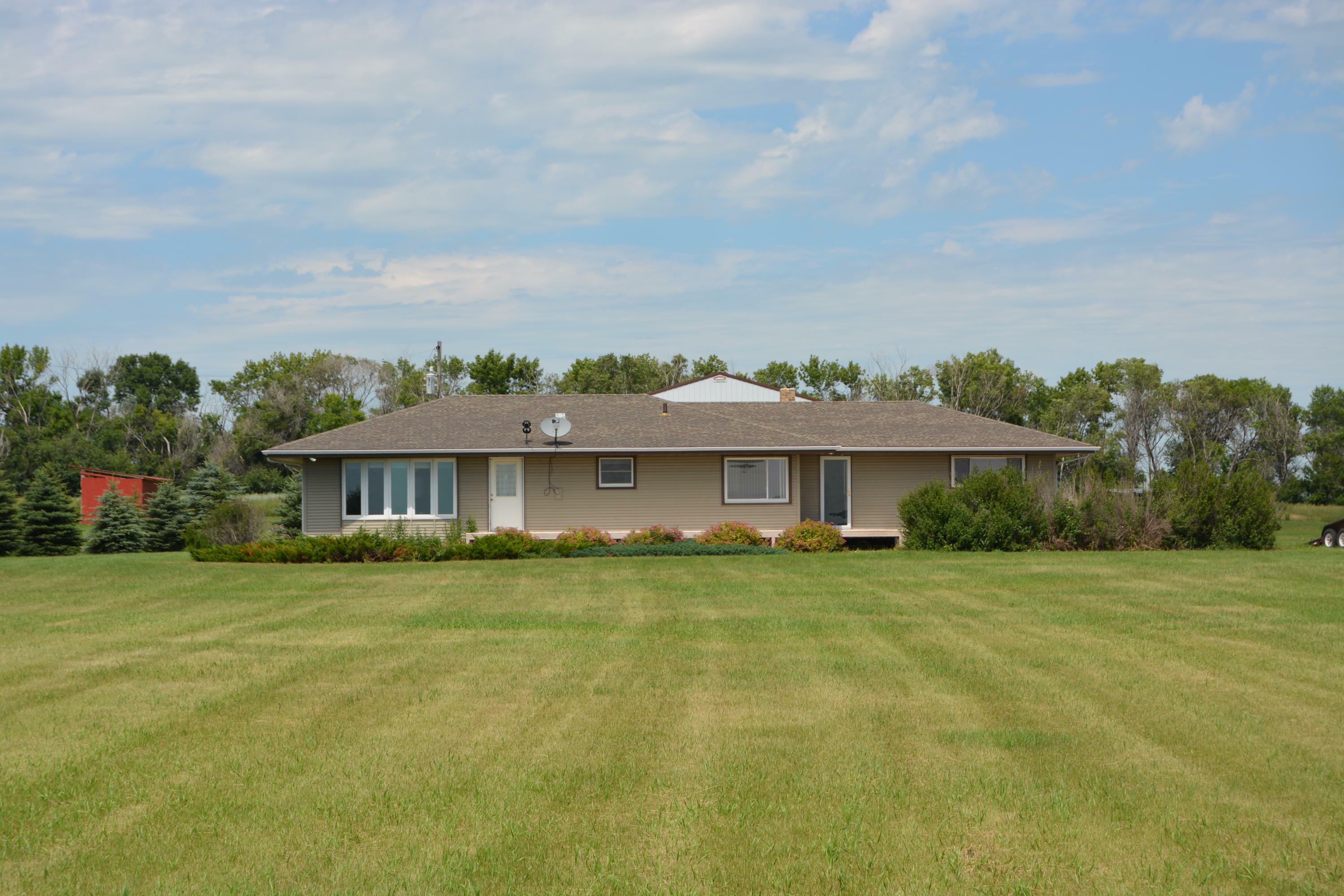 Property Photo:  4135 21st Street NW  ND 58540 