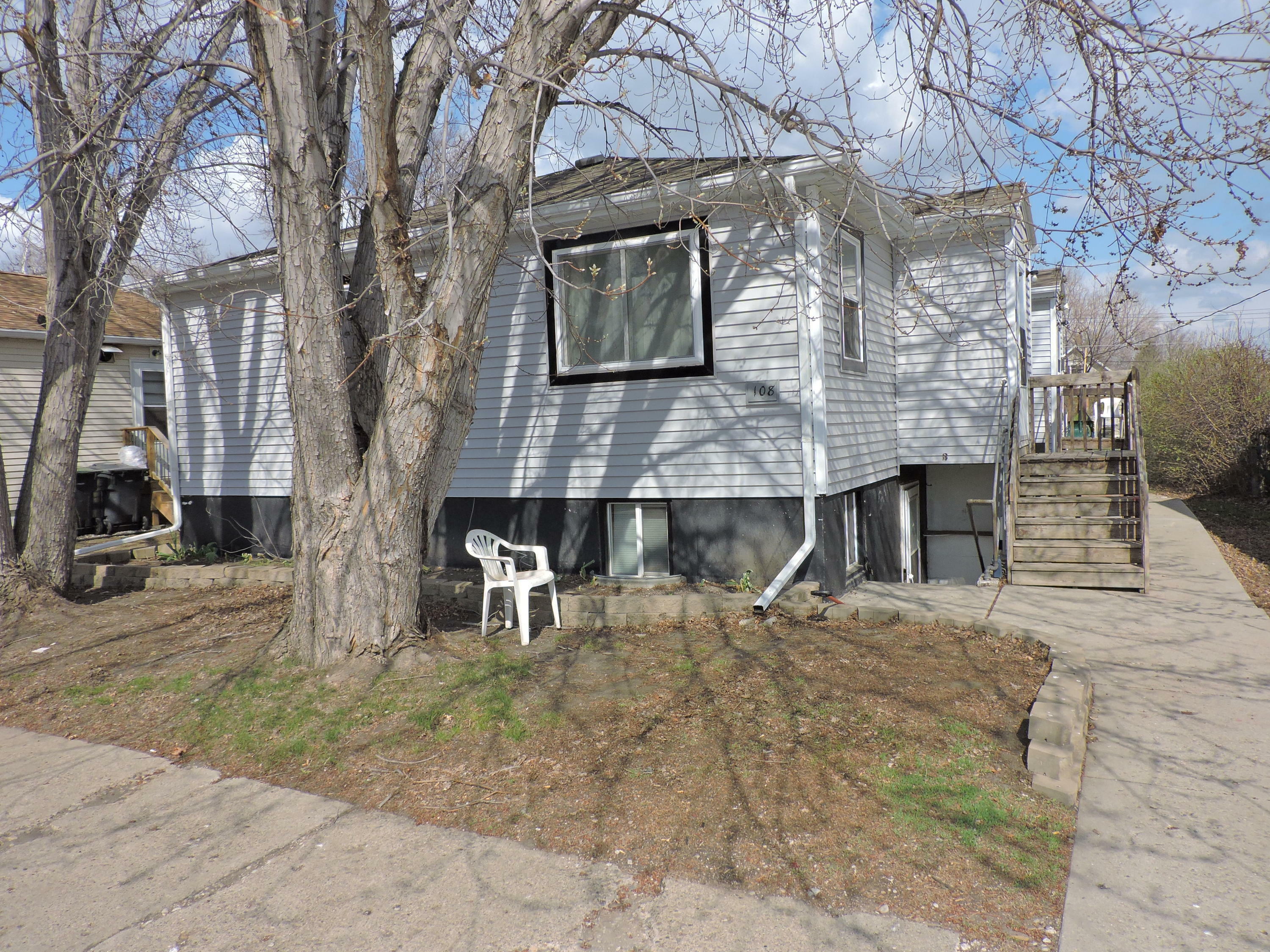 Property Photo:  108 12th Avenue NW  ND 58554 