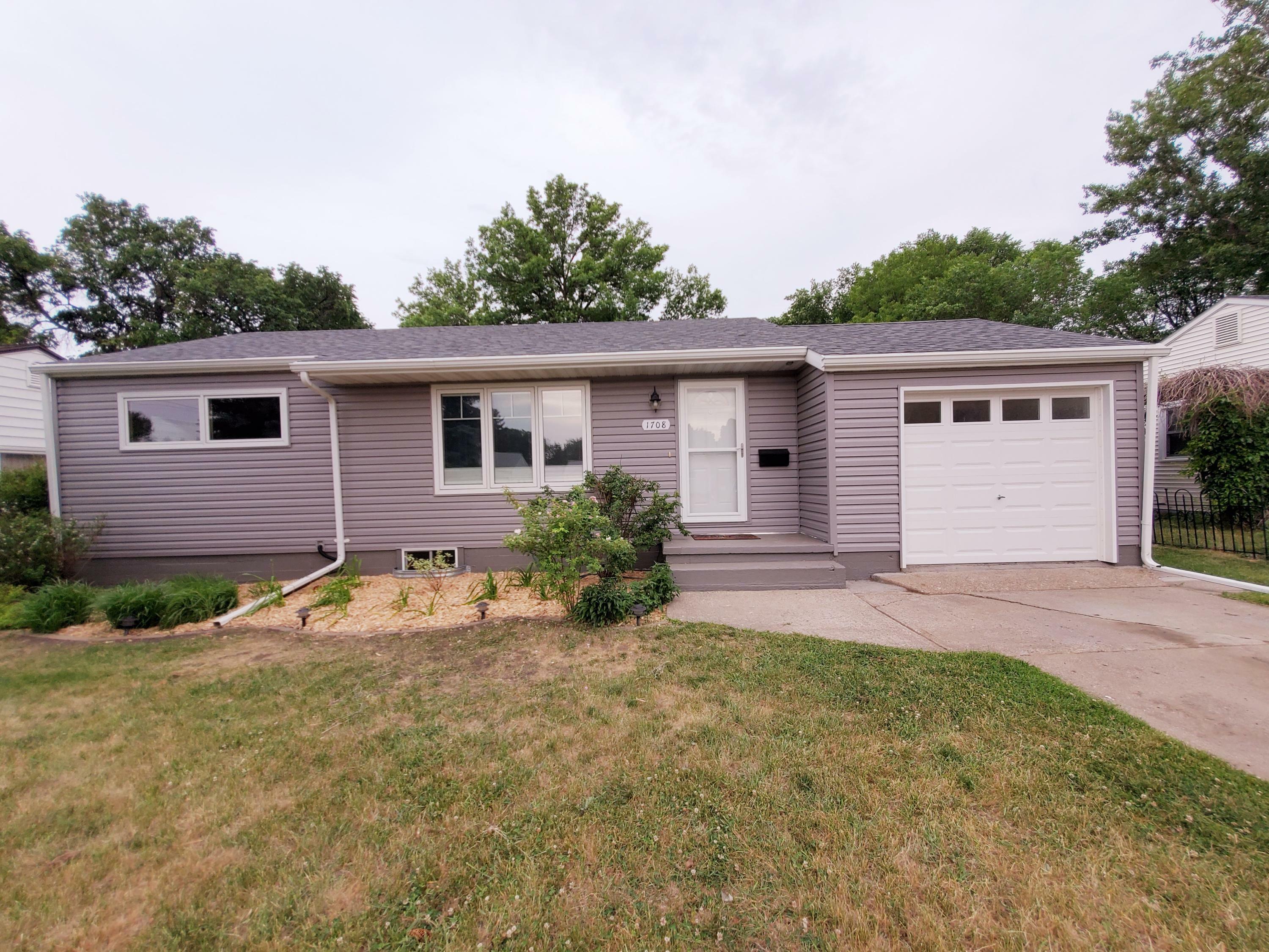 Property Photo:  1708 4th Street  ND 58501 