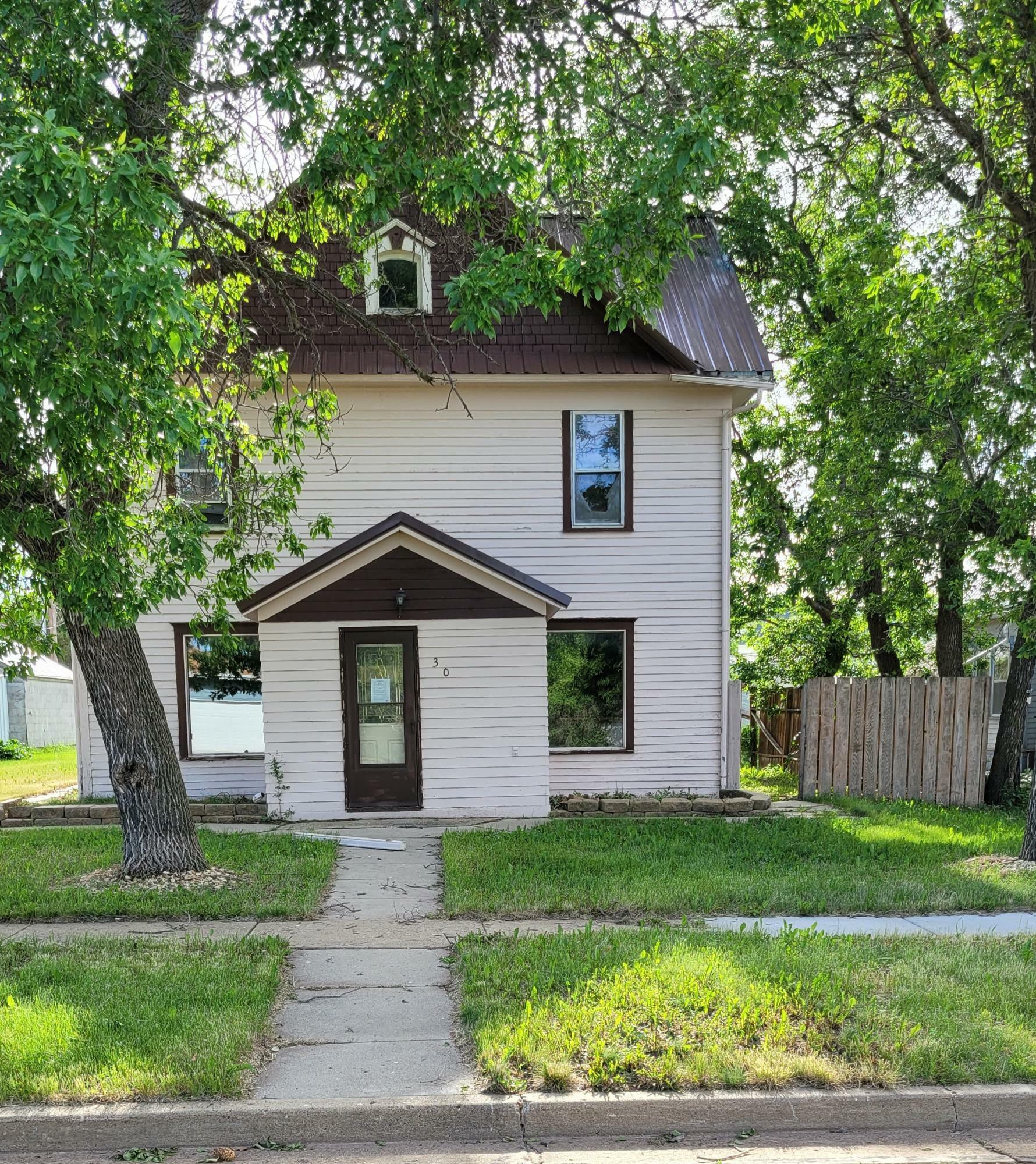 Property Photo:  305 B St Street S  ND 58631 