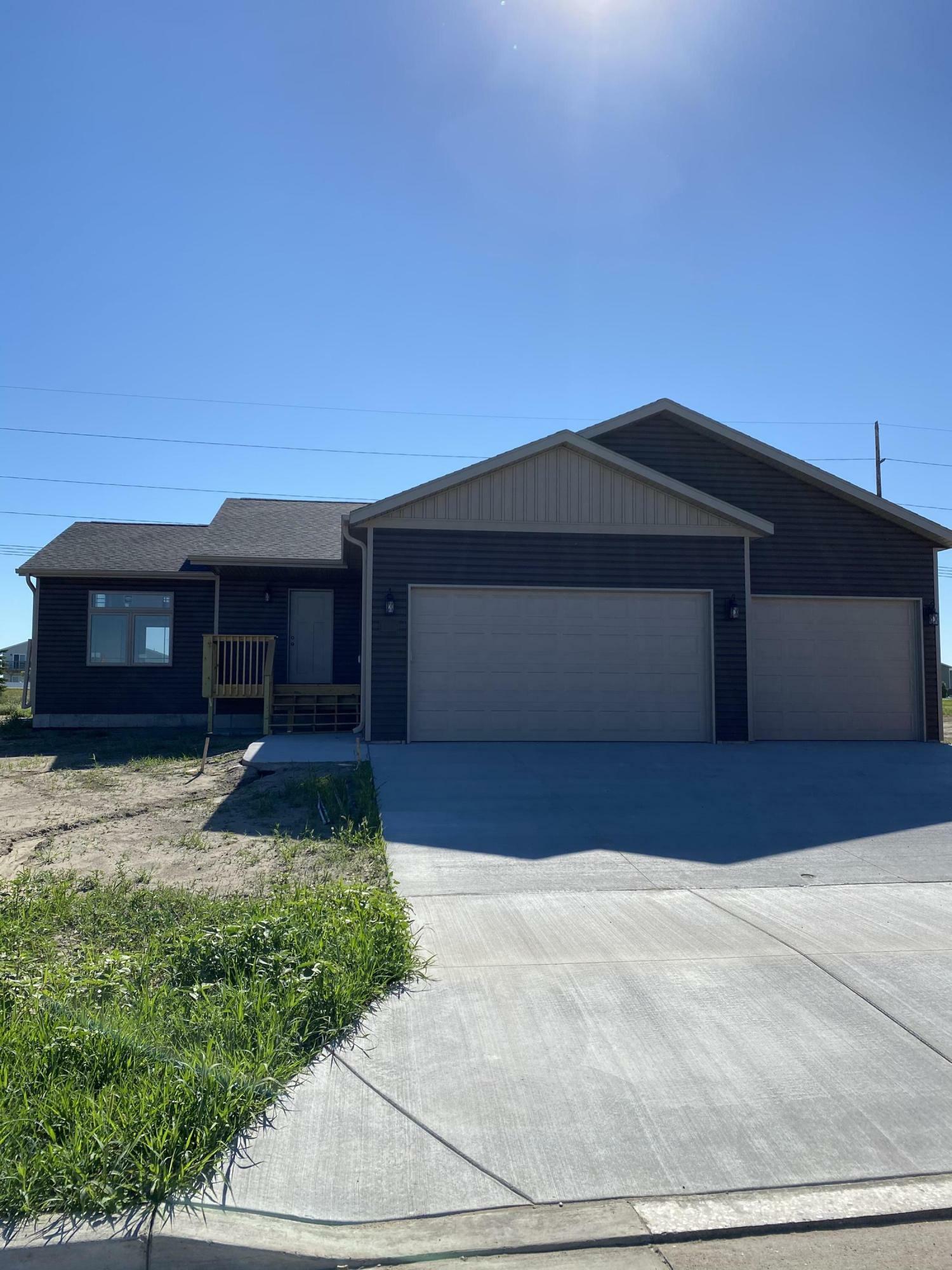 Property Photo:  2835 McCurry Way  ND 58504 