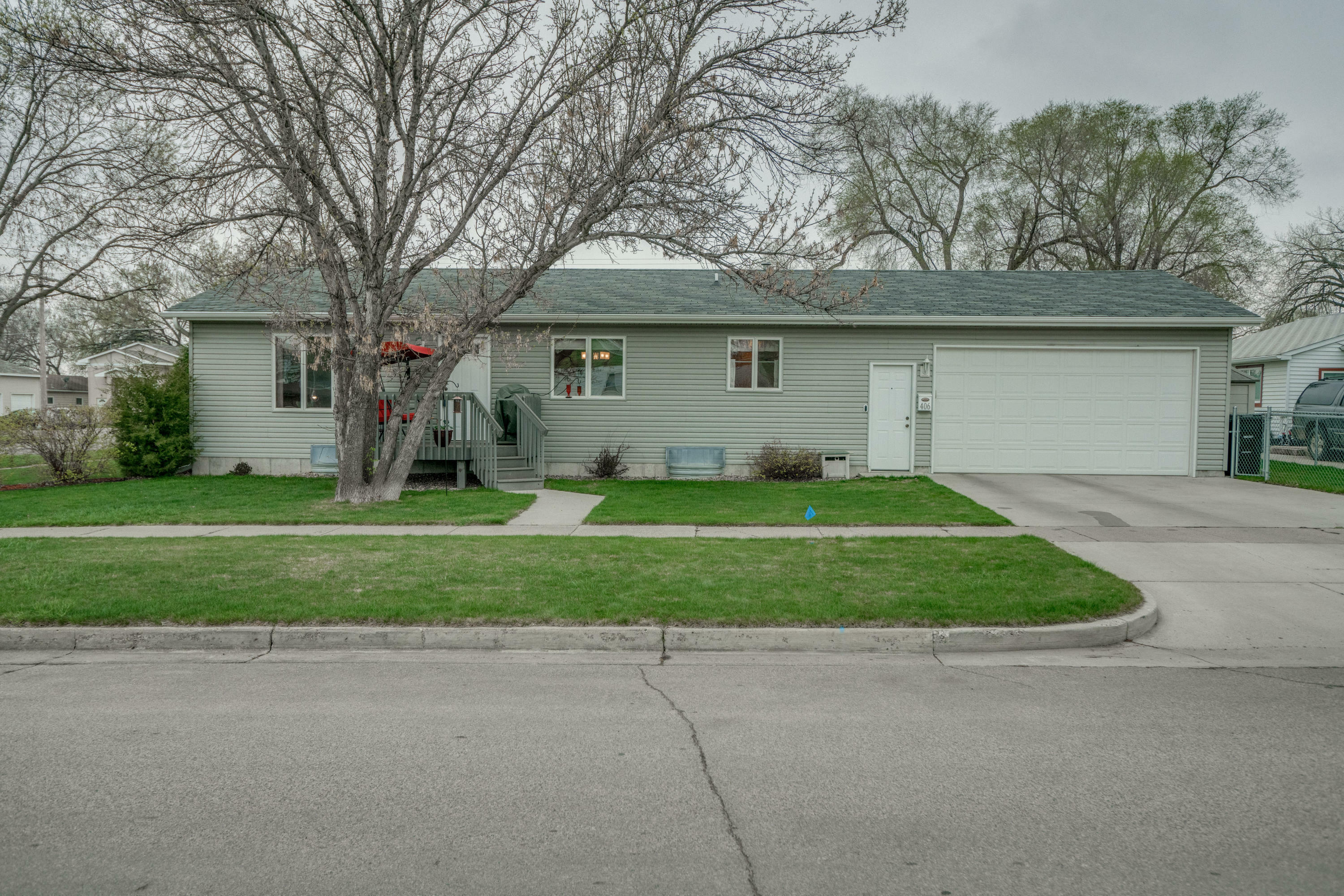 Property Photo:  406 N 20th Street  ND 58501 