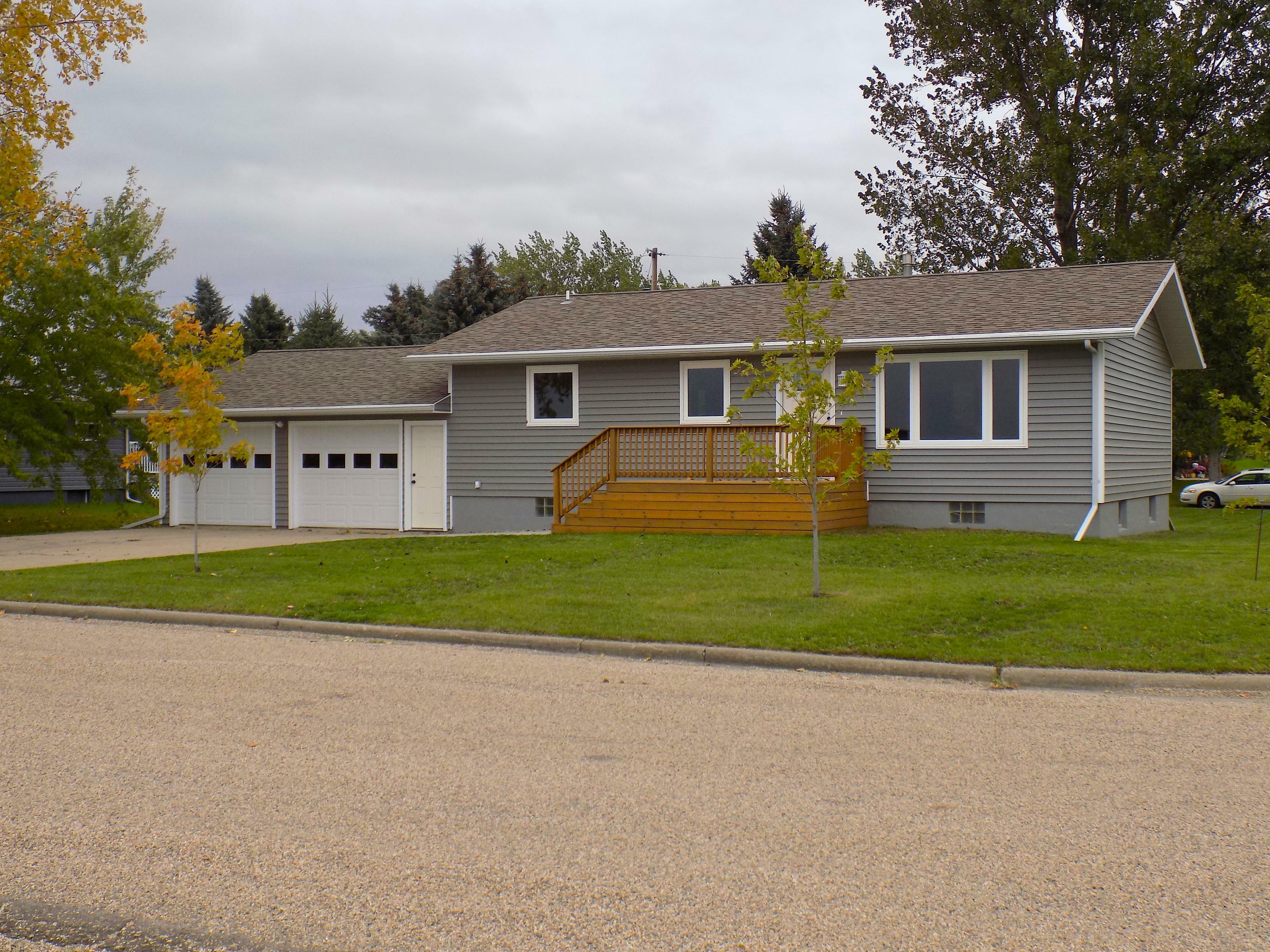 Property Photo:  211 10th Street S  ND 58563 