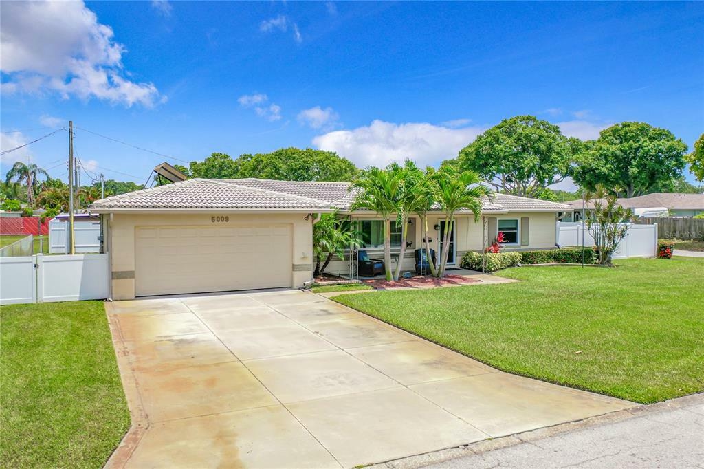 Property Photo: 5009 61st Ln N FL 33709