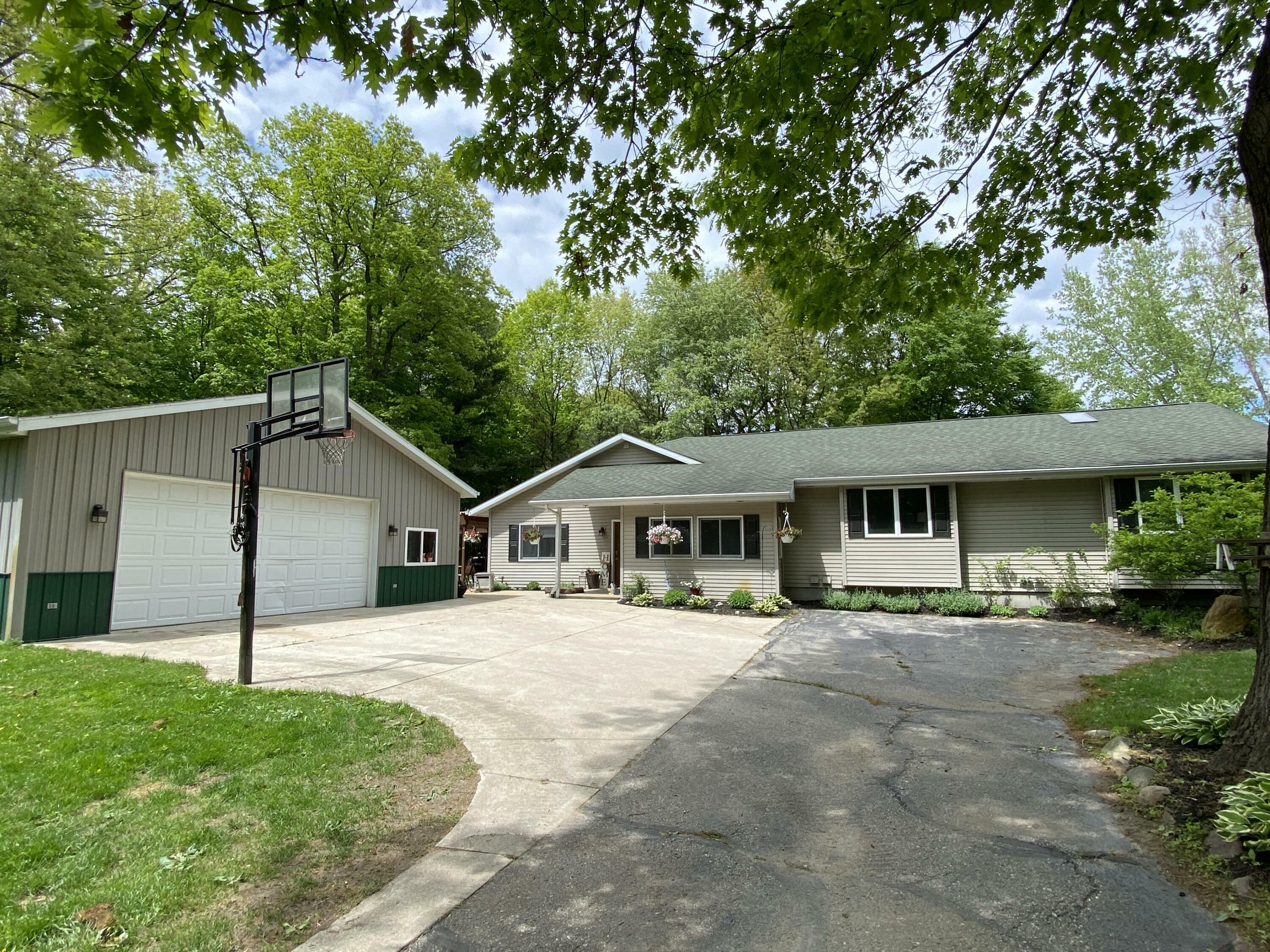 Property Photo:  5322 Spaulding Drive  MI 48888 