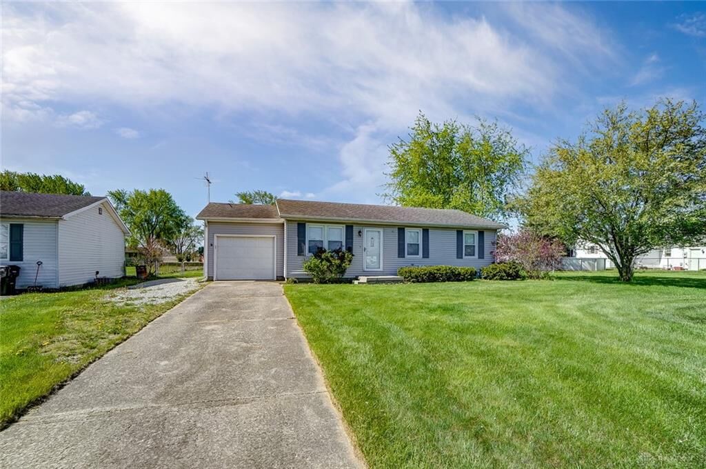 Property Photo: 351 Woodsview Drive OH 43128