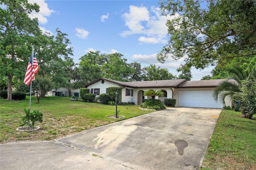 Property Photo:  559 Everett Street  FL 32725 