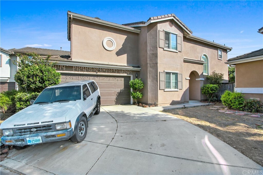 Property Photo: 868 W Kemp Court CA 90220