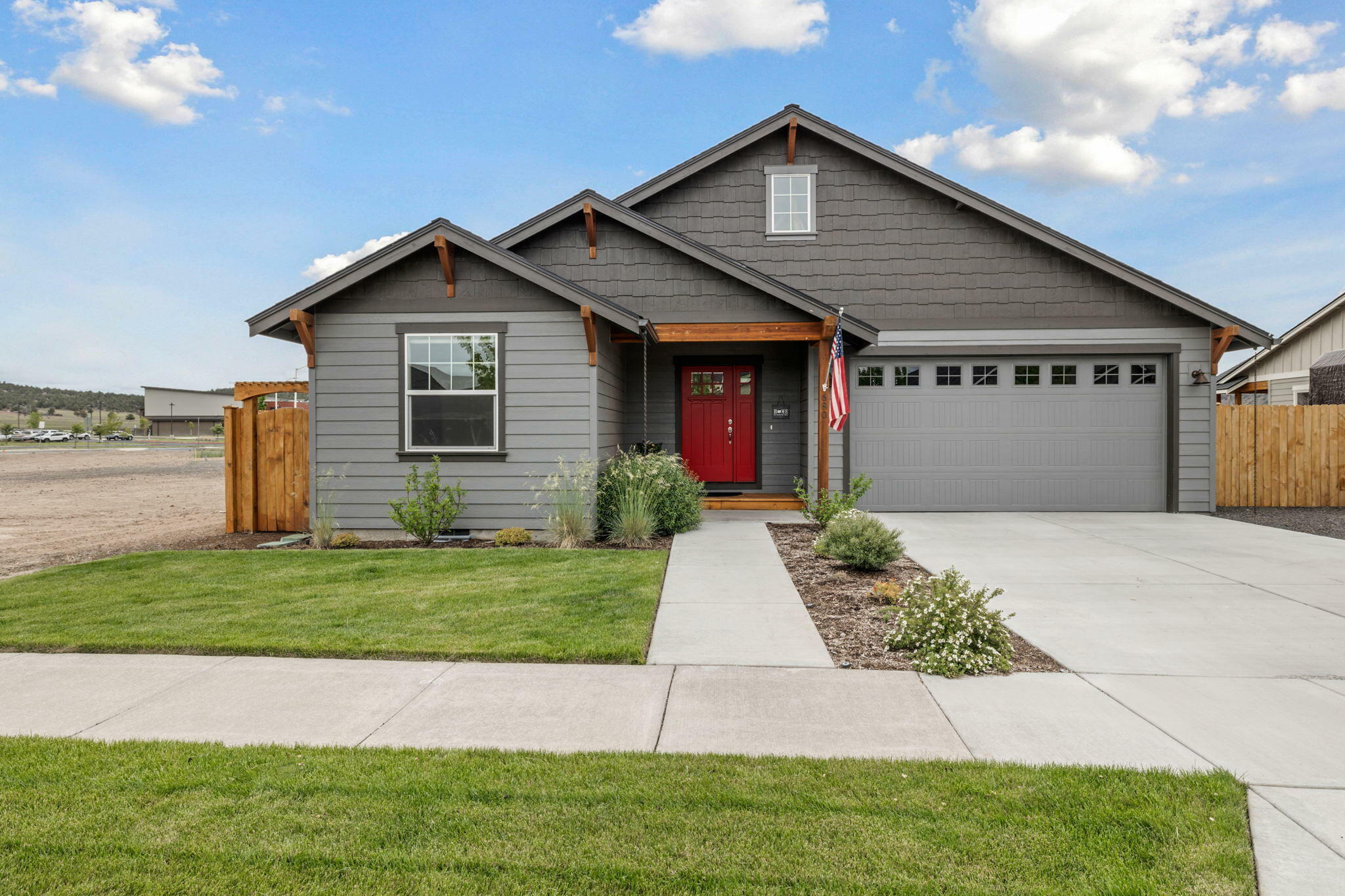 Property Photo: 680 NE Trestle Street OR 97754