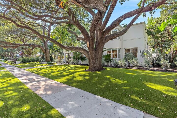 Property Photo:  1753 North Drive  FL 34239 