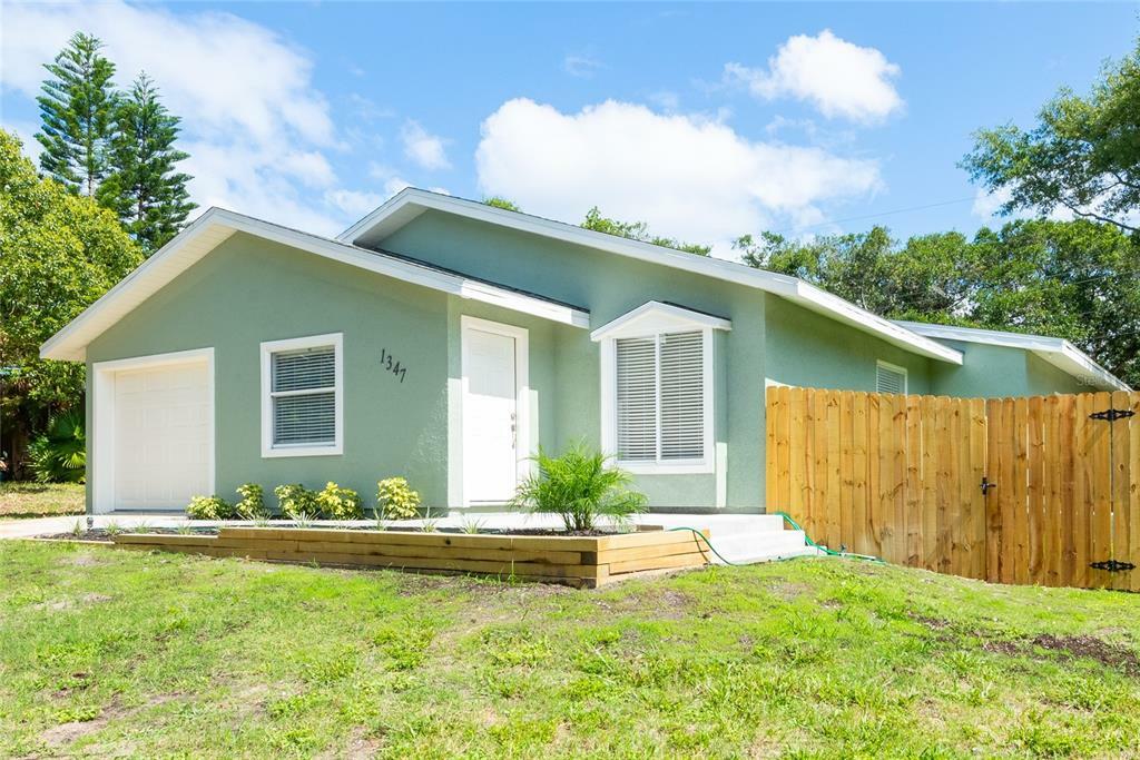 Property Photo:  1347 Hawaii Avenue  FL 34683 