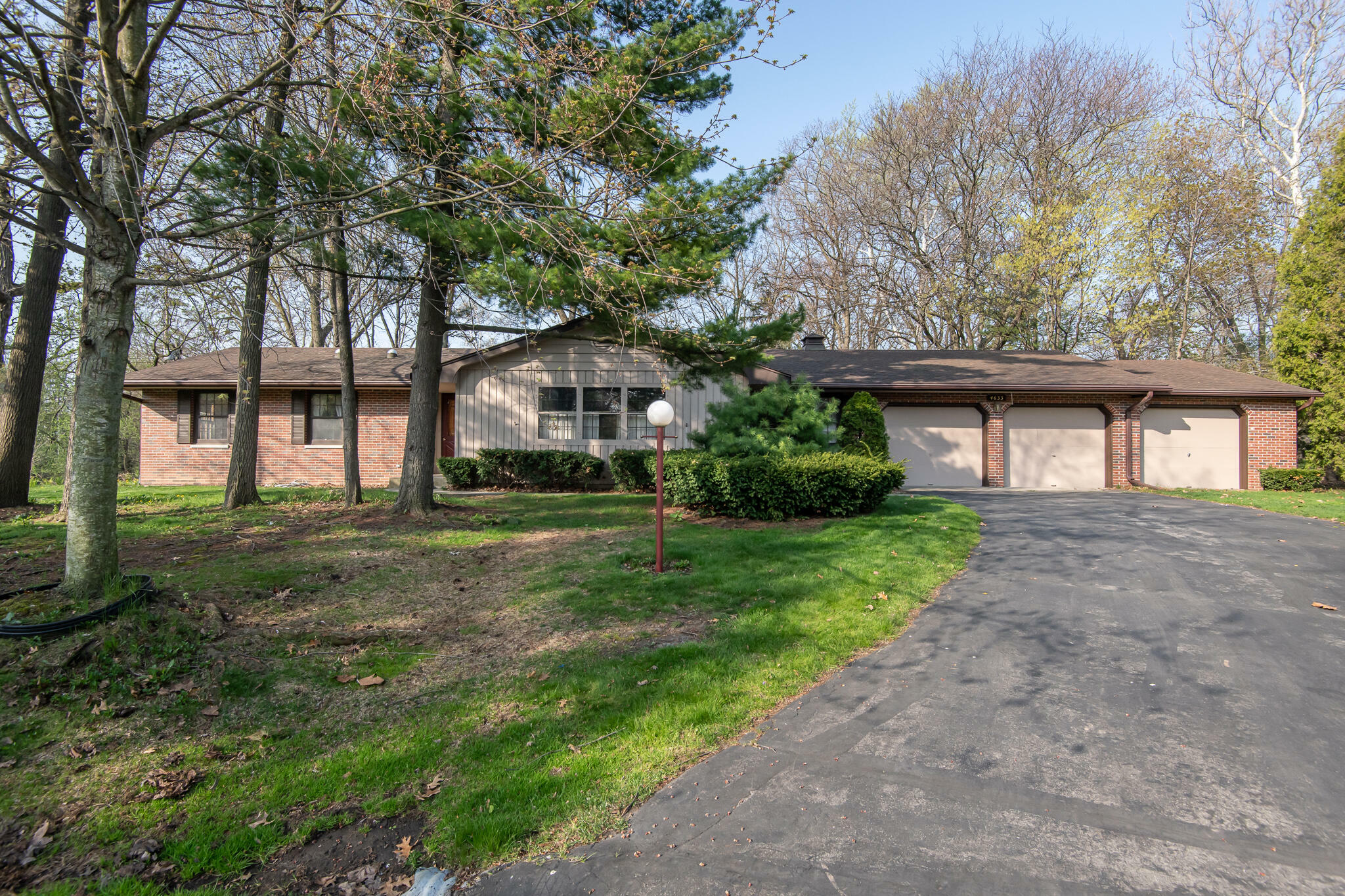 Property Photo:  4633 Knollwood Dr  WI 53405 