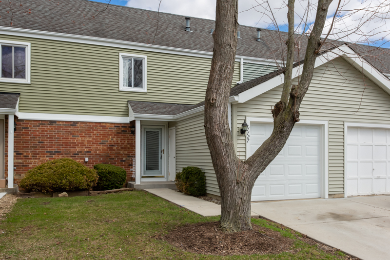 Property Photo: 7727 Bolton Way IL 60133