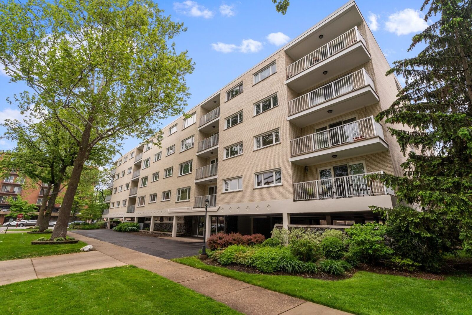 Property Photo: 1535 Forest Avenue 405 IL 60305